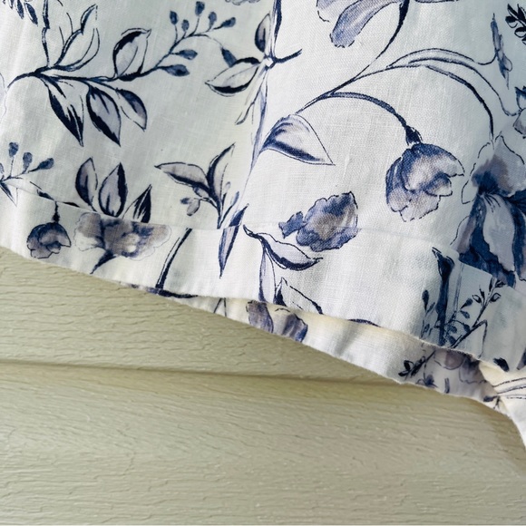 Cynthia Rowley 100% Linen Blue and White Floral Cuffed Shorts Size 12 - Picture 6 of 9